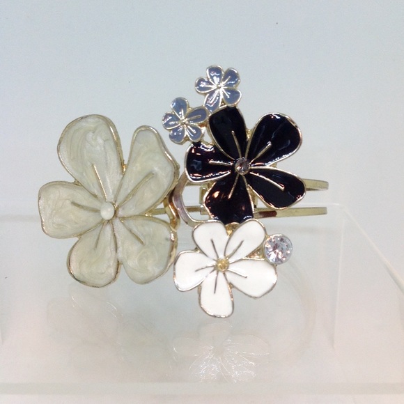 Beautiful Enameled Floral Cuff Bracelet Silvertone - Picture 6 of 6